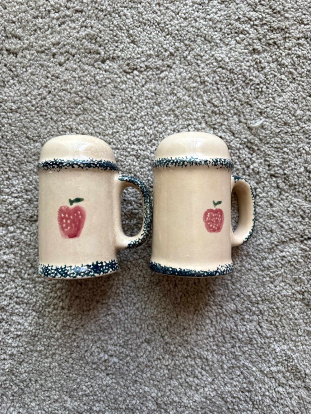 Ceramic Hand painted Olde Thompson Vintage Loomco Salt And Pepper Shakers.